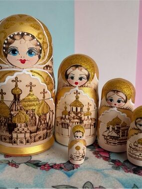 Russian Nesting Dolls Wood Burned Hand Carved Hand Painted 5 Piece Doll Like New